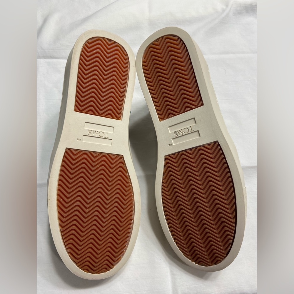 Toms Shoes - Picture 5 of 5